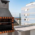 M J House Σετούμπαλ