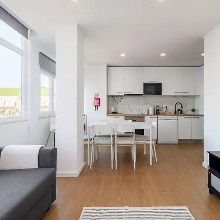 M J House שטובל