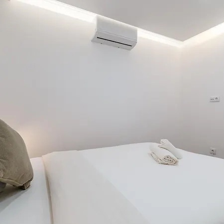 Apartment M J House *
