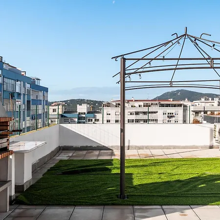 M J House Apartment *