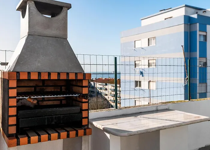 M J House שטובל