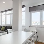 M J House * 塞图巴尔