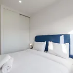 M J House Apartment *