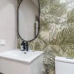 M J House Apartment *