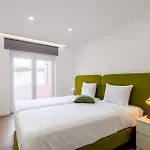M J House 塞图巴尔