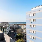 M J House 塞图巴尔