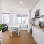 M J House * 塞图巴尔