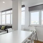 M J House * 塞图巴尔