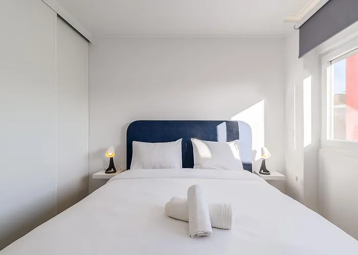 M J House アパート セトゥーバル